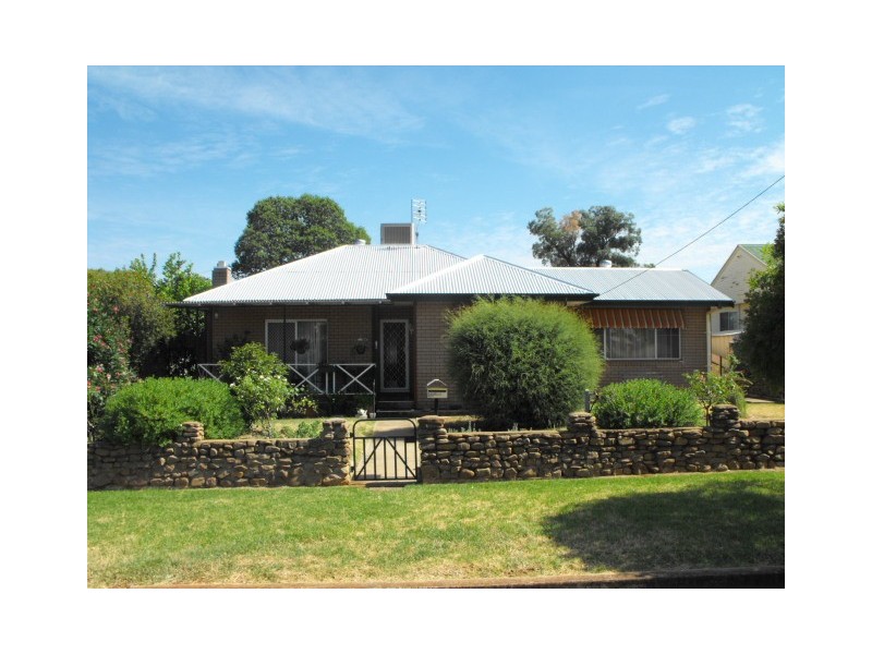 28 Mingelo Street, Peak Hill NSW 2869