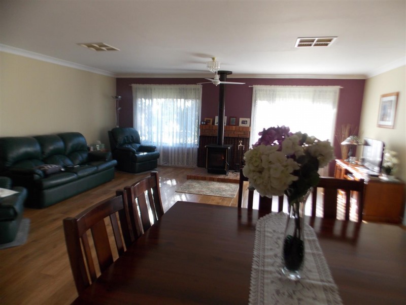 28 Mingelo Street, Peak Hill NSW 2869