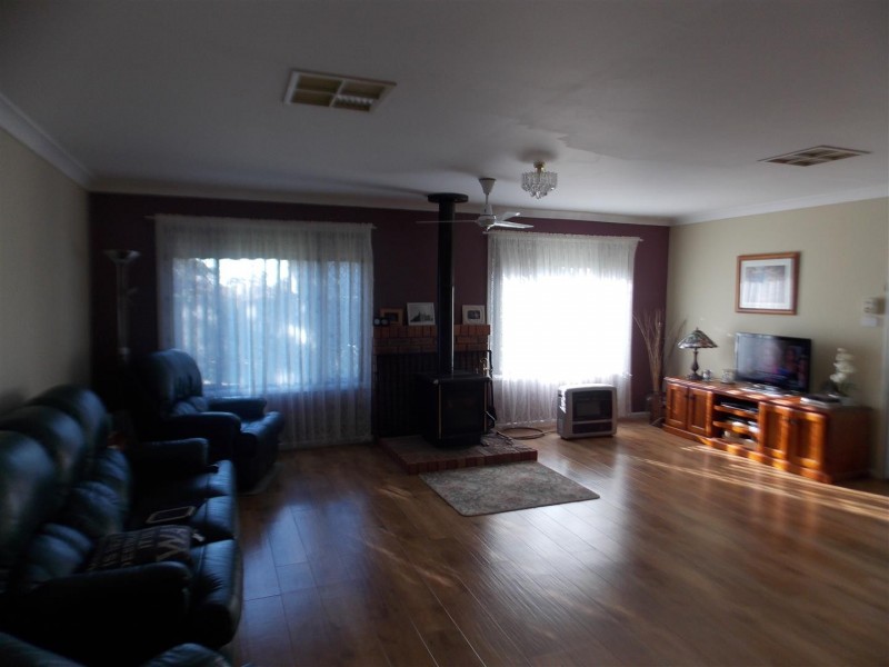 28 Mingelo Street, Peak Hill NSW 2869