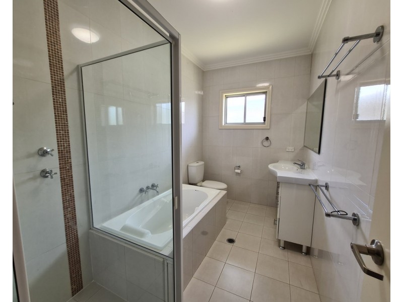 42 Best Street, Parkes NSW 2870