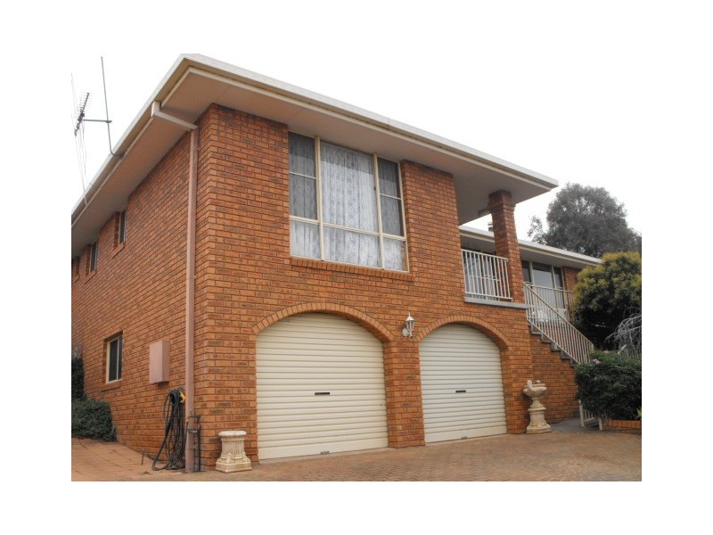 22 Panorama Crescent, Parkes NSW 2870