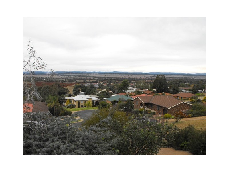 22 Panorama Crescent, Parkes NSW 2870