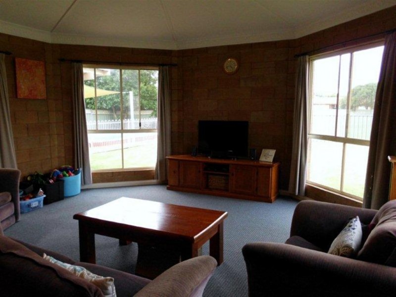 4 Arana Place, Parkes NSW 2870
