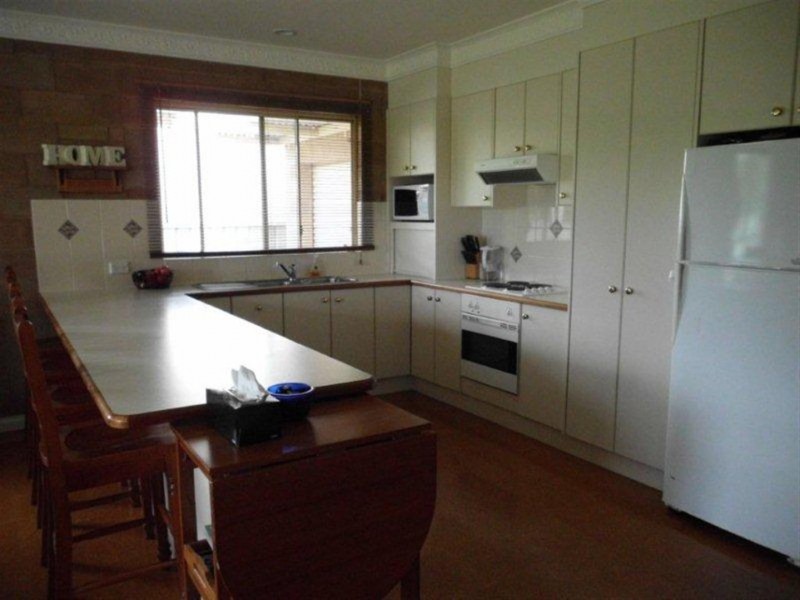 4 Arana Place, Parkes NSW 2870