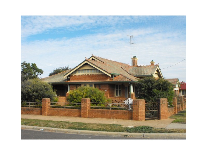 404 Clarinda Street, Parkes NSW 2870