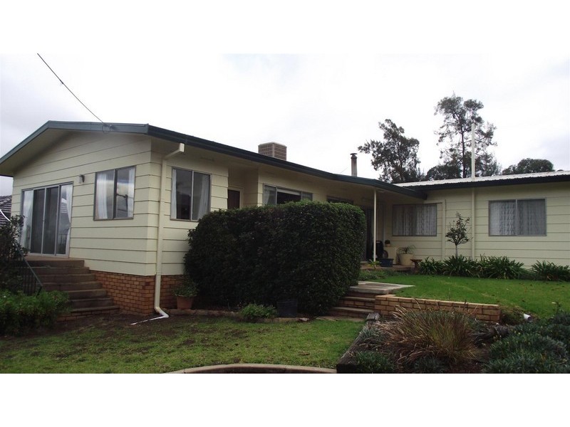 4 Lorking Street, Parkes NSW 2870