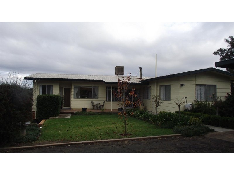 4 Lorking Street, Parkes NSW 2870