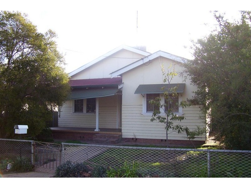 6 Welcome Street, Parkes NSW 2870