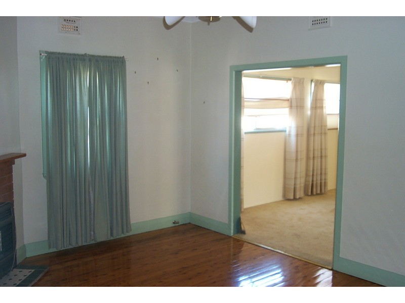 6 Welcome Street, Parkes NSW 2870