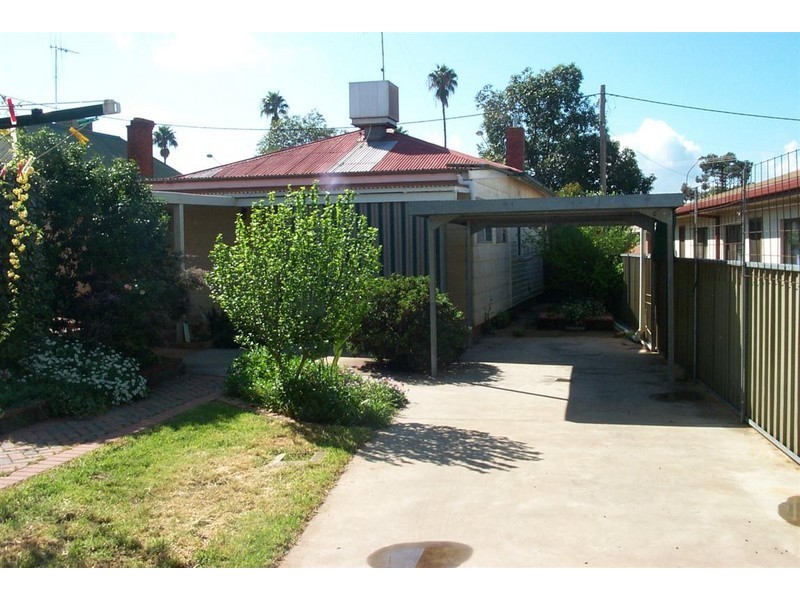6 Welcome Street, Parkes NSW 2870