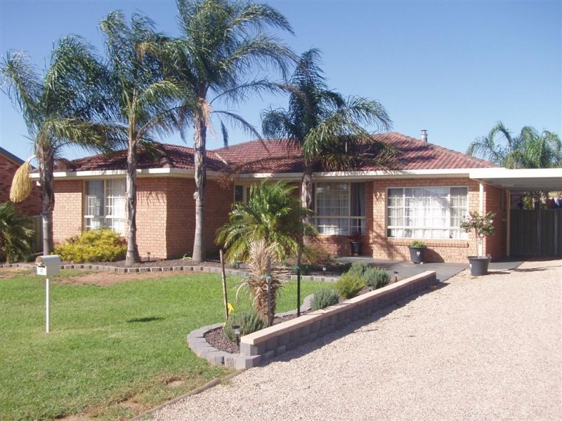 13 Georgefield Drive, Parkes NSW 2870