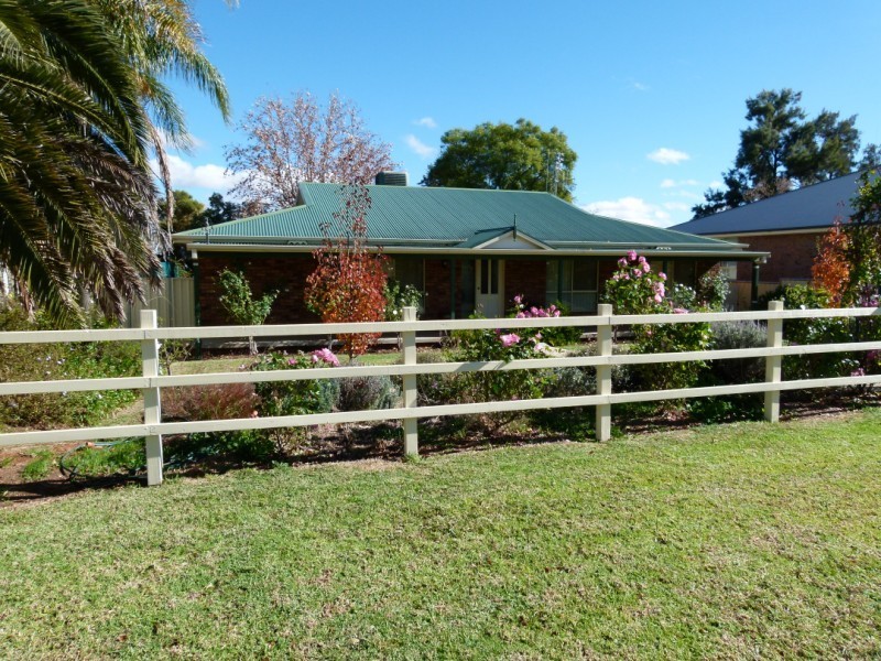 43 Church Street, Forbes NSW 2871