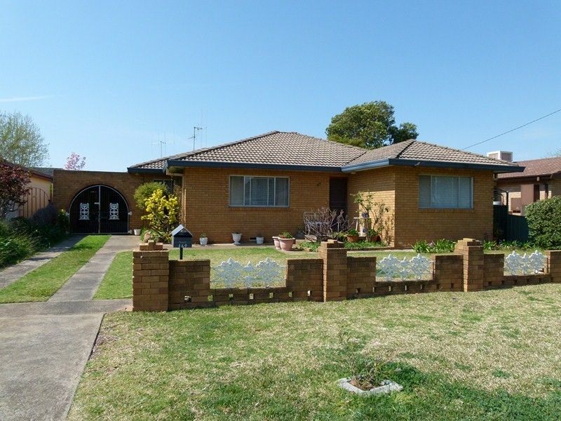 169 Farnell Street, Forbes NSW 2871