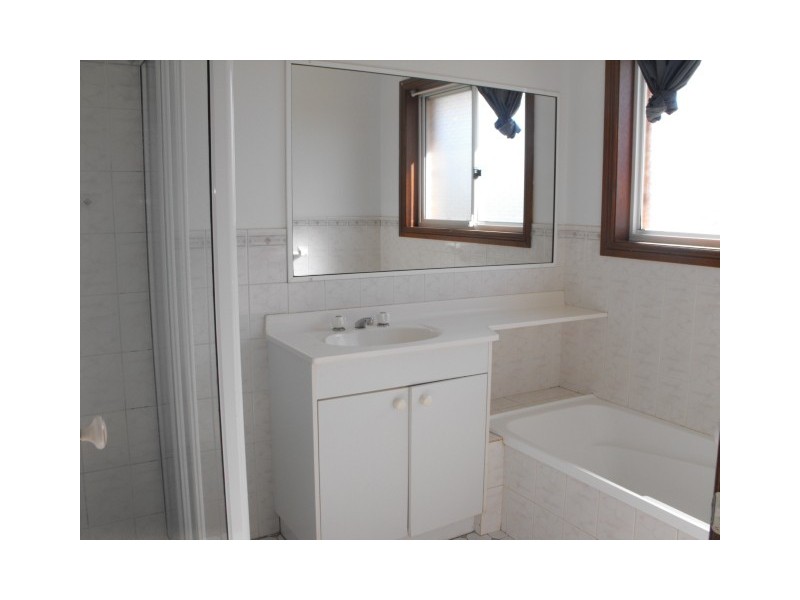 15 Ebelina Cres, Parkes NSW 2870