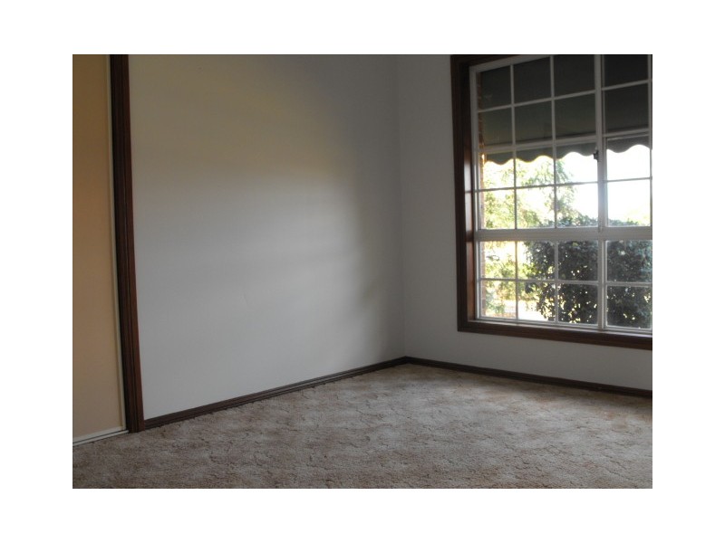 15 Ebelina Cres, Parkes NSW 2870