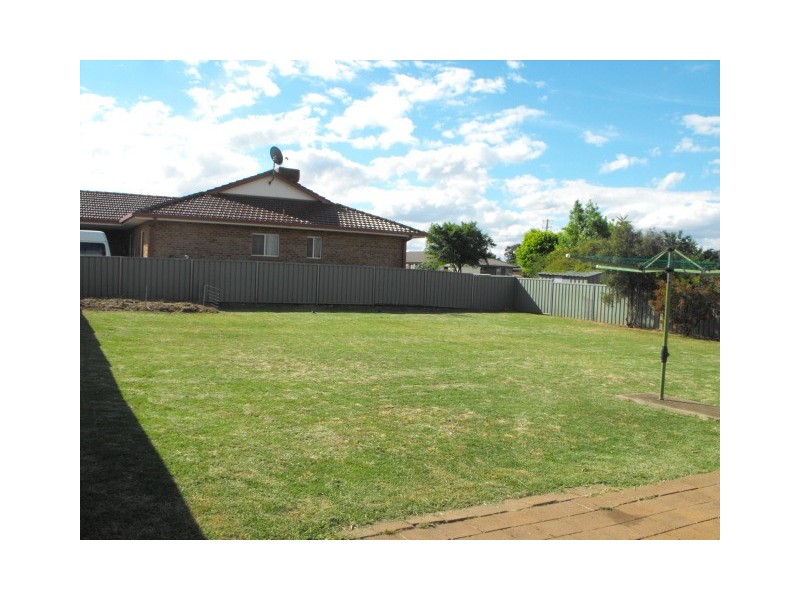 15 Ebelina Cres, Parkes NSW 2870