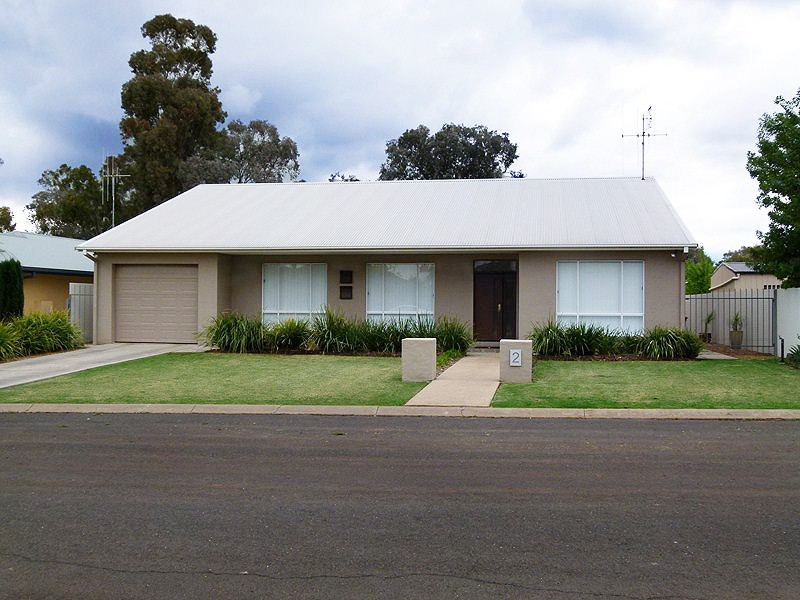 2 John Girdham Place, Forbes NSW 2871
