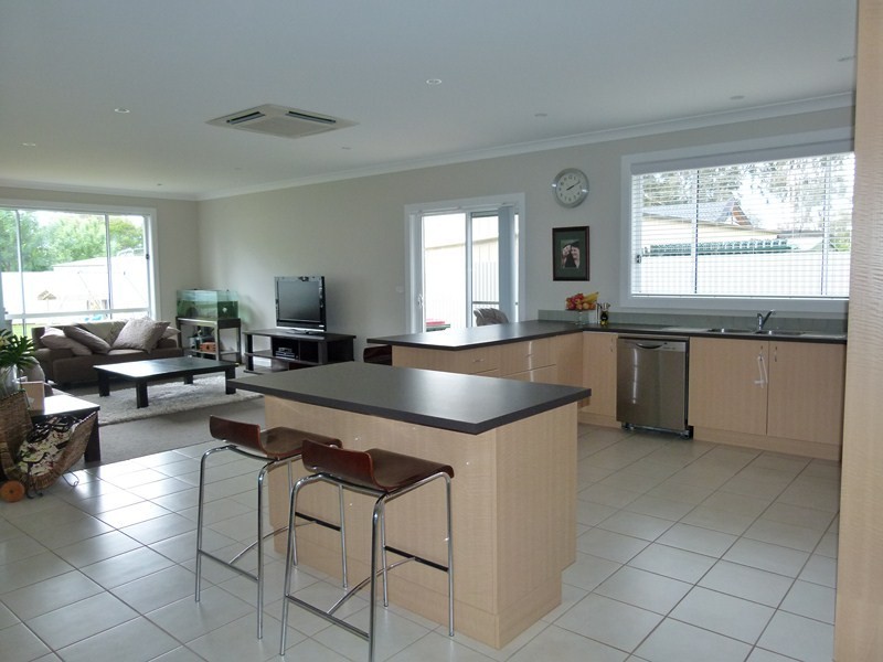 2 John Girdham Place, Forbes NSW 2871