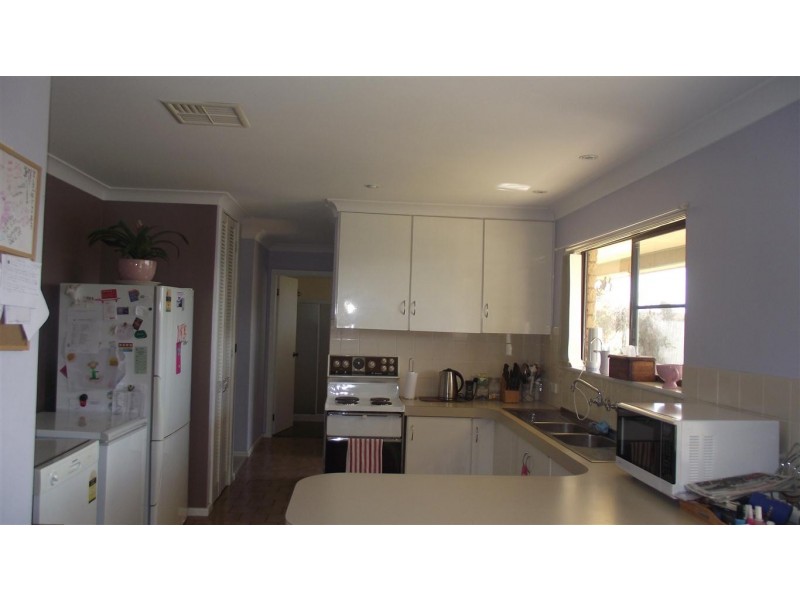 4 Best Street, Parkes NSW 2870