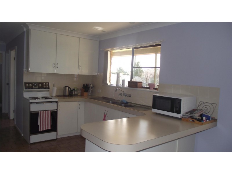 4 Best Street, Parkes NSW 2870