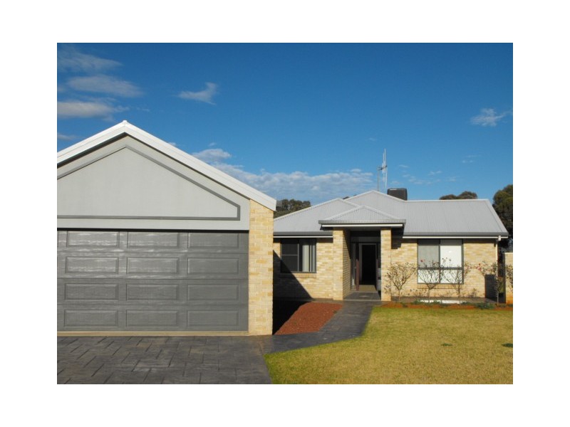 33 Noonan Street, Parkes NSW 2870