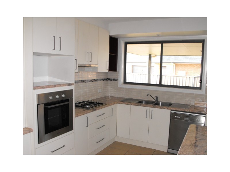 33 Noonan Street, Parkes NSW 2870