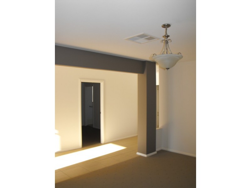 33 Noonan Street, Parkes NSW 2870