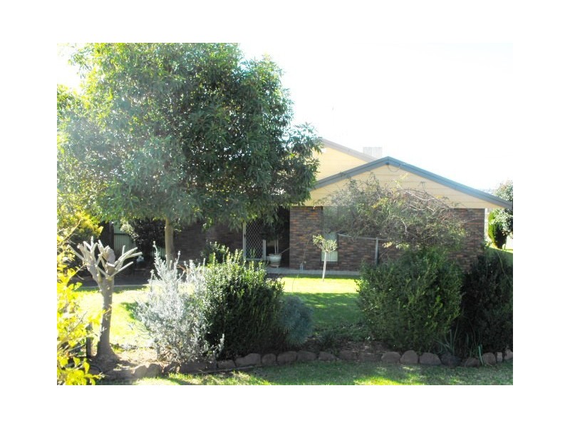 6 Coronation Avenue, Parkes NSW 2870