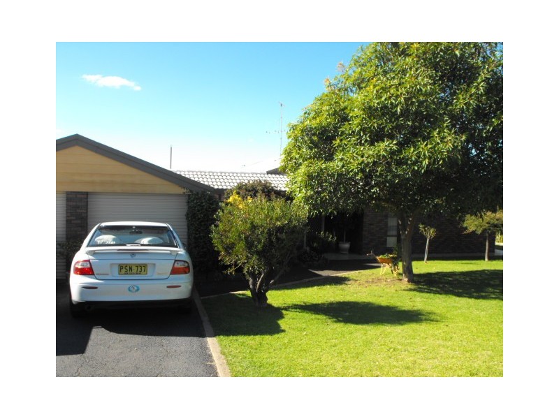 6 Coronation Avenue, Parkes NSW 2870