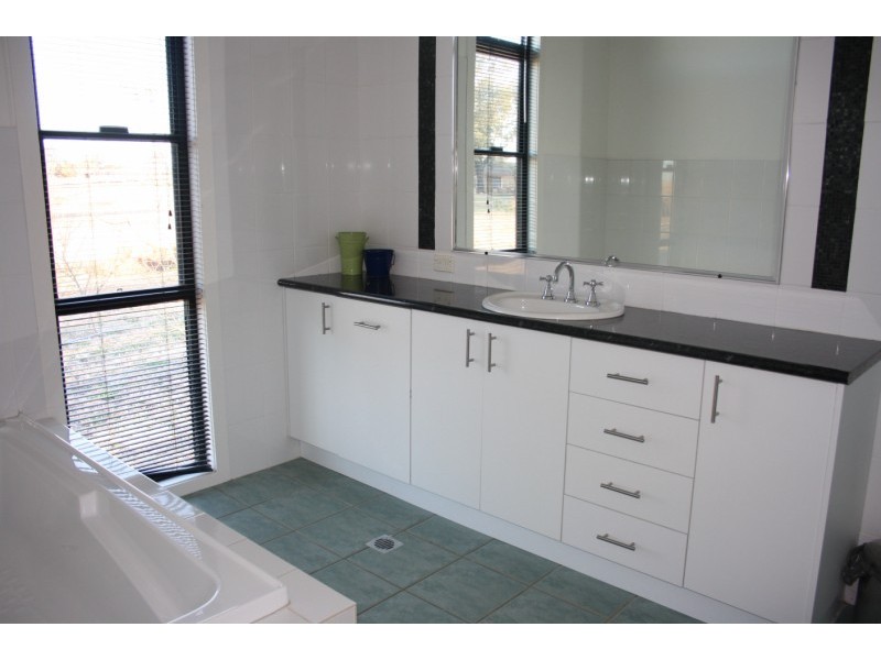 41-61 Quarry Rd, Forbes NSW 2871