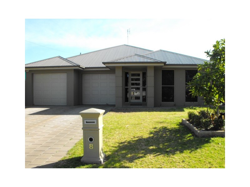8 Victoria Street, Parkes NSW 2870