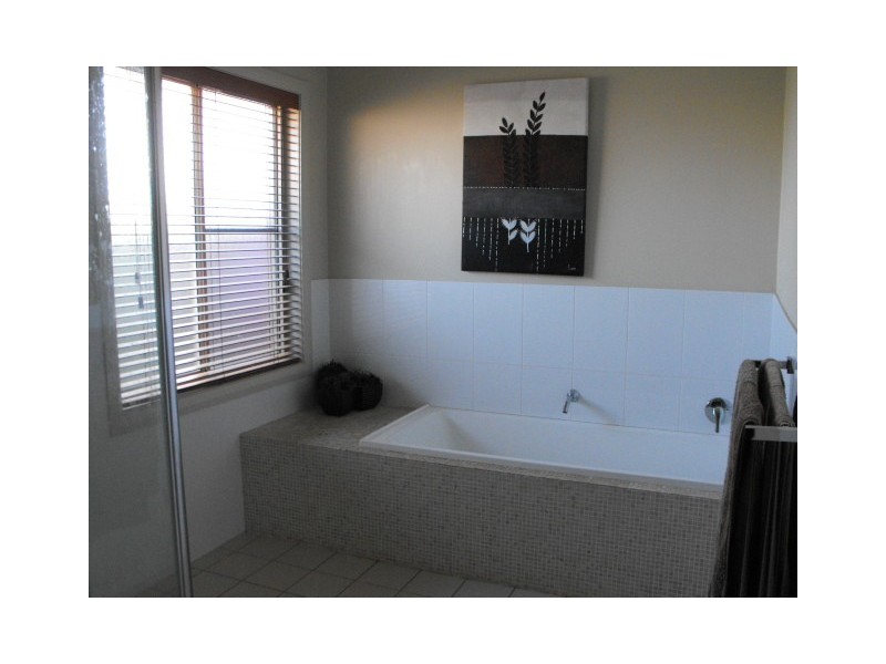 8 Victoria Street, Parkes NSW 2870