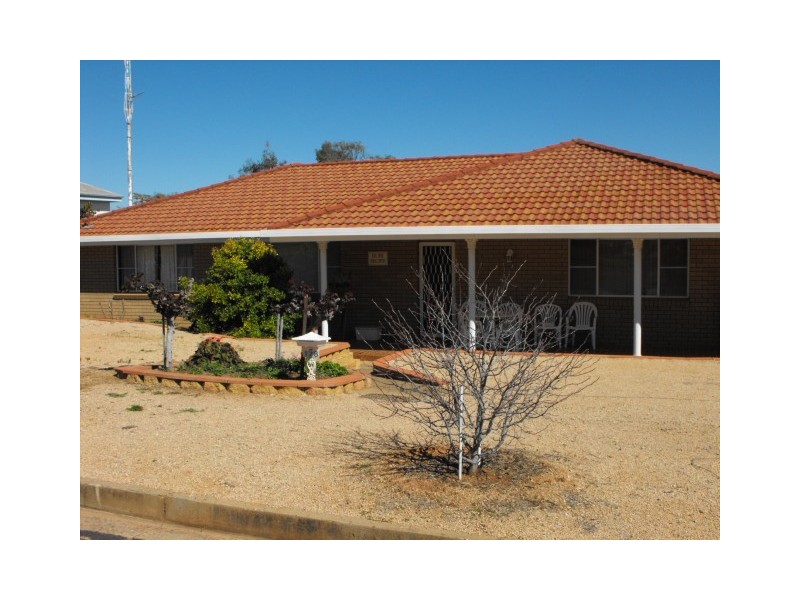 128  Euchie Street, Peak Hill NSW 2869