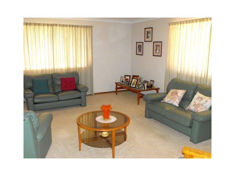 128  Euchie Street, Peak Hill NSW 2869