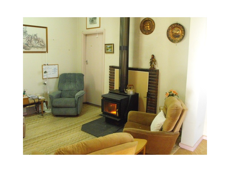 61 Orange Street, Parkes NSW 2870