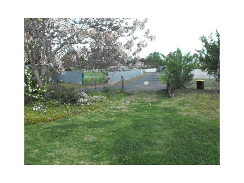 61 Orange Street, Parkes NSW 2870
