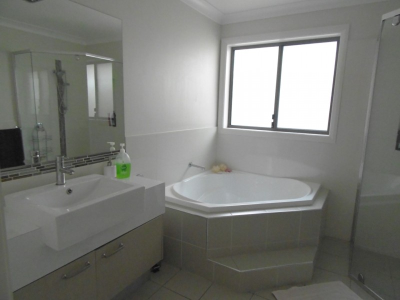 24 Rosewood Avenue, Parkes NSW 2870