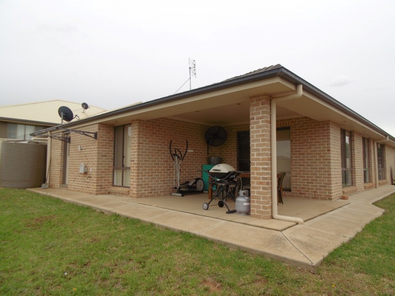 24 Rosewood Avenue, Parkes NSW 2870