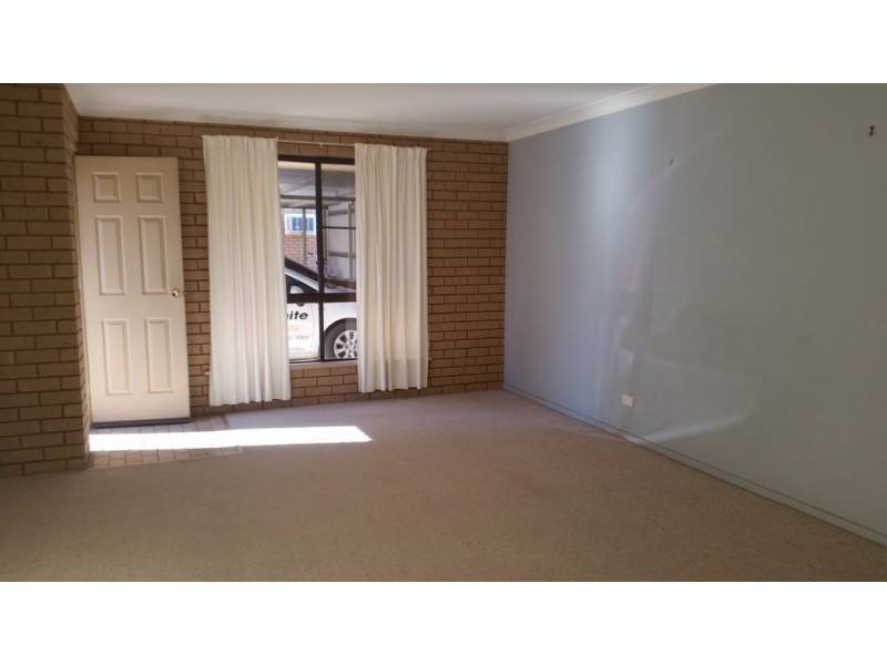 3/32 Forbes Rd, Parkes NSW 2870