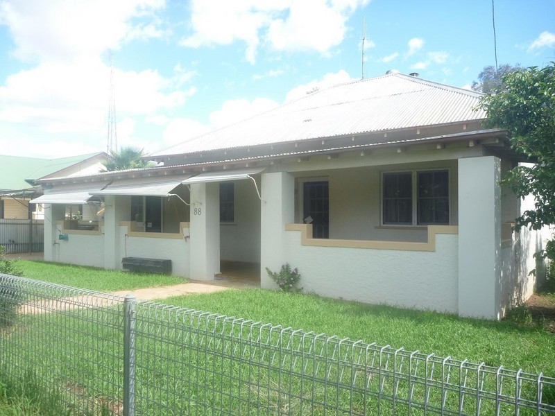 88 Euchie Street, Peak Hill NSW 2869