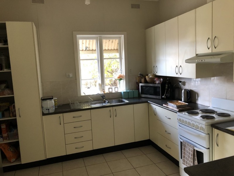 8 Thurlstone Street, Parkes NSW 2870