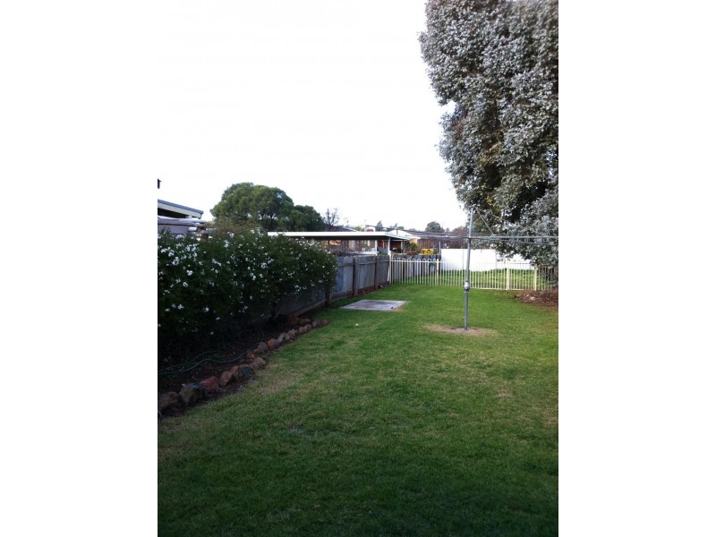 9 Close Street, Parkes NSW 2870