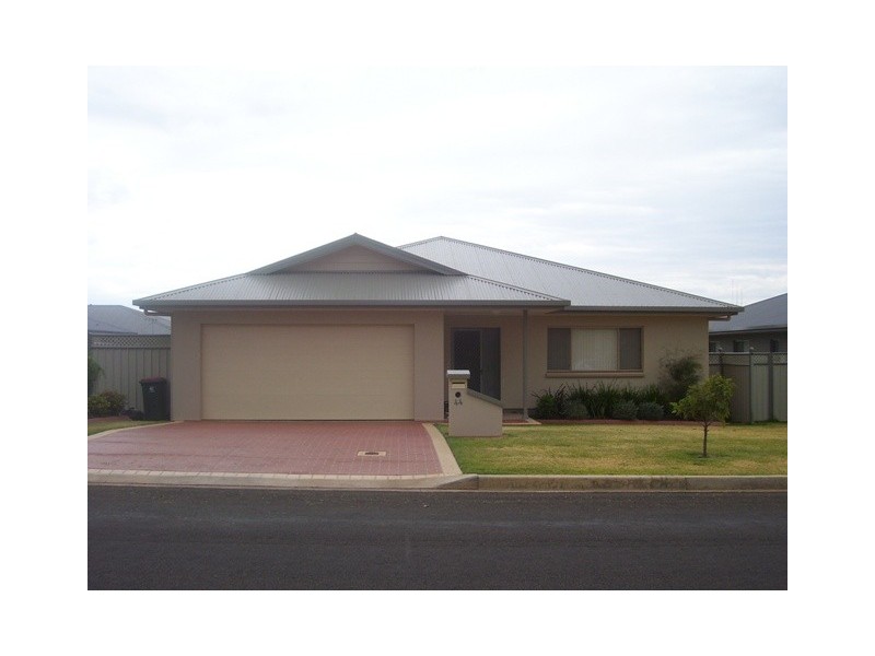 44 Best Street, Parkes NSW 2870