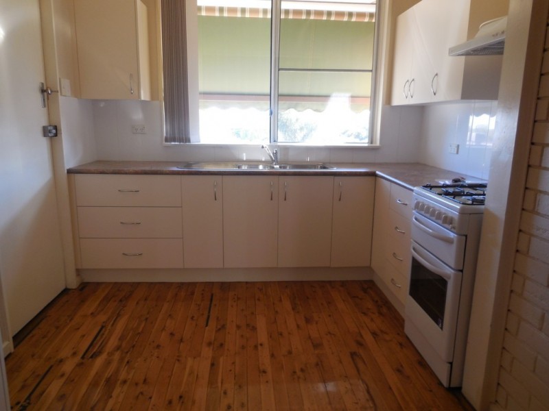 18 ALEXANDRA STREET, Parkes NSW 2870