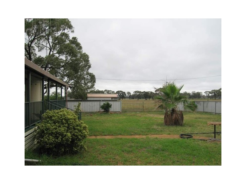 123 Railway Parade, Peak Hill NSW 2869