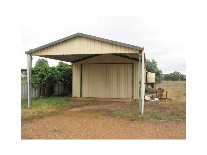 123 Railway Parade, Peak Hill NSW 2869