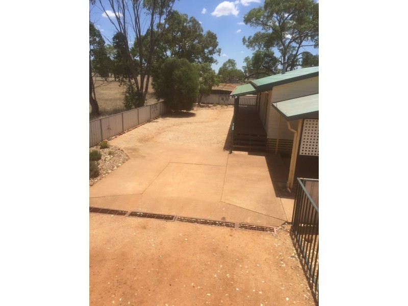 123 Railway Parade, Peak Hill NSW 2869