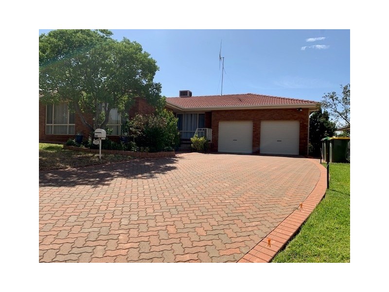 10 Highland Avenue, Parkes NSW 2870
