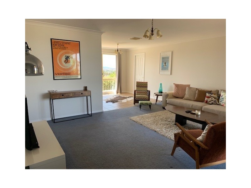 10 Highland Avenue, Parkes NSW 2870