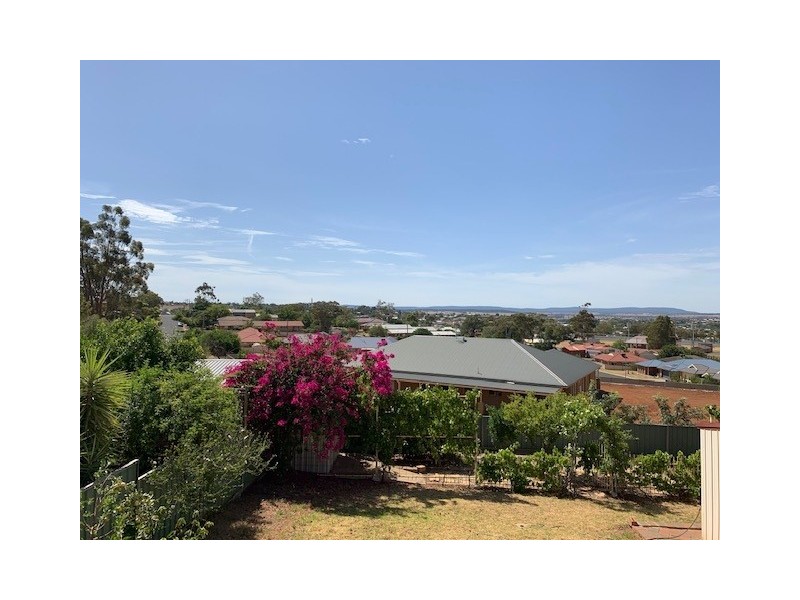 10 Highland Avenue, Parkes NSW 2870